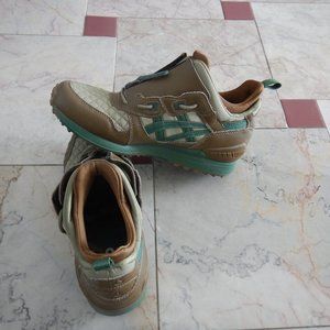 atletic womans shoe
